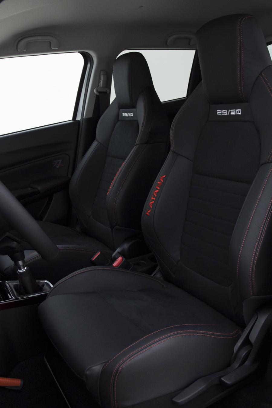 Интерьер Suzuki Swift Sport Katana 2019 года  (фото 2 из 15)